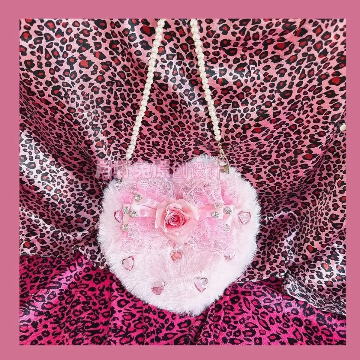 sac à main original fait main en fourrure et perles, style lolita princesse, avec chaîne et nœud en forme de cœur, sac à dos lolita mignon