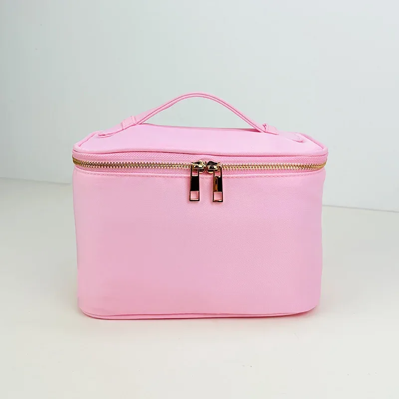 sac cosmétique nylon vert pastel fermeture éclair poignée dorée organisation maquillage voyage soirées pyjama