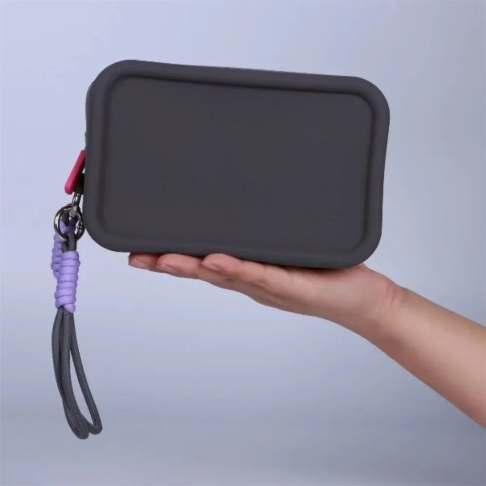 sac de maquillage en silicone couleur bonbon, avec corde de poignet tressée, sacs à cosmétiques portables avec lanière, sac de toilette étanche à fermeture éclair pour rouge à lèvres