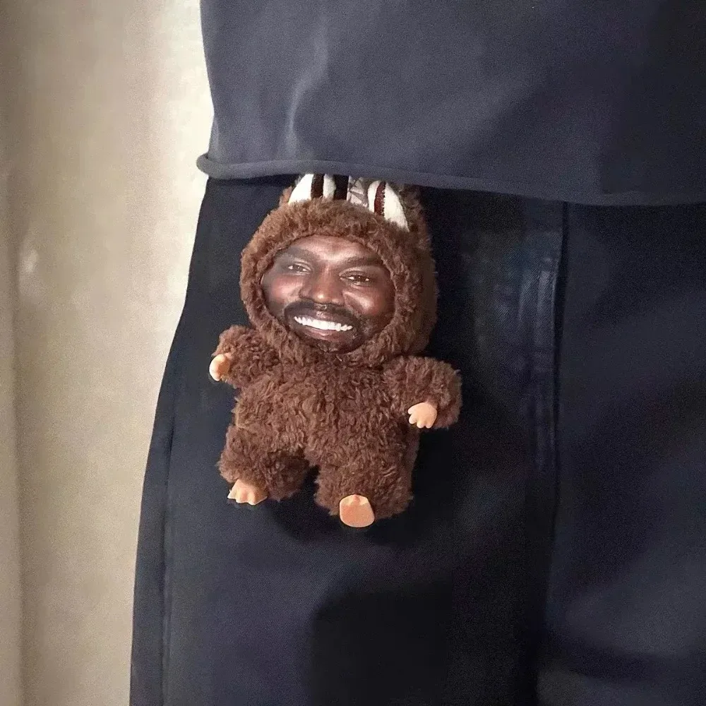 porte-clés hilarant ye meme, pendentif en peluche layeye, star du basketball, accessoire de sac amusant pour rappeur, cadeaux pour fans et sacs à dos
