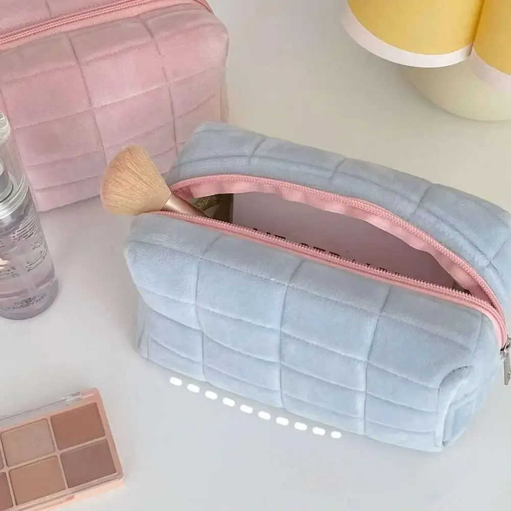 trousse de maquillage en peluche 2025 pour femmes – sac cosmétique portable de voyage, petite trousse de toilette unie avec fermeture éclair, pochette de lavage, sacs de rangement