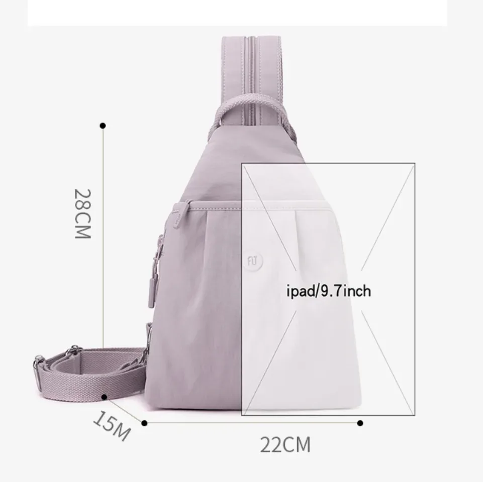 sac dos nylon gris pastel imperméable compartiment intérieur bandoulière arquée poche limon trapézoïdale voyage femme