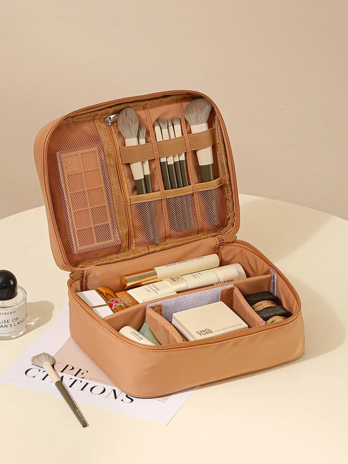 tissu oxford épais, modèle à une ou deux couches, unisexe, sac de toilette et de maquillage à la mode, idéal pour les voyages, les vacances, les déplacements professionnels et les sorties quotidiennes. sac de toilette et de maquillage pratique et multifonctionnel, conçu pour ranger et organiser les batteries externes, les câbles de données, les lotions, les produits de soins pour la peau, les pinceaux de maquillage, les brosses à dents, le dentifrice, etc. , trousse de maquillage de voyage étanche, indispensable pour ranger les pinceaux de maquillage et les outils de broderie