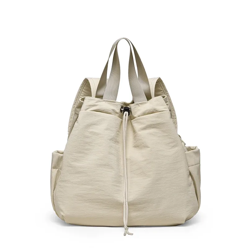 sac dos nylon beige orange jaune femelle trapézoïdale poignée amovible poches boutons glissière latérale voyage