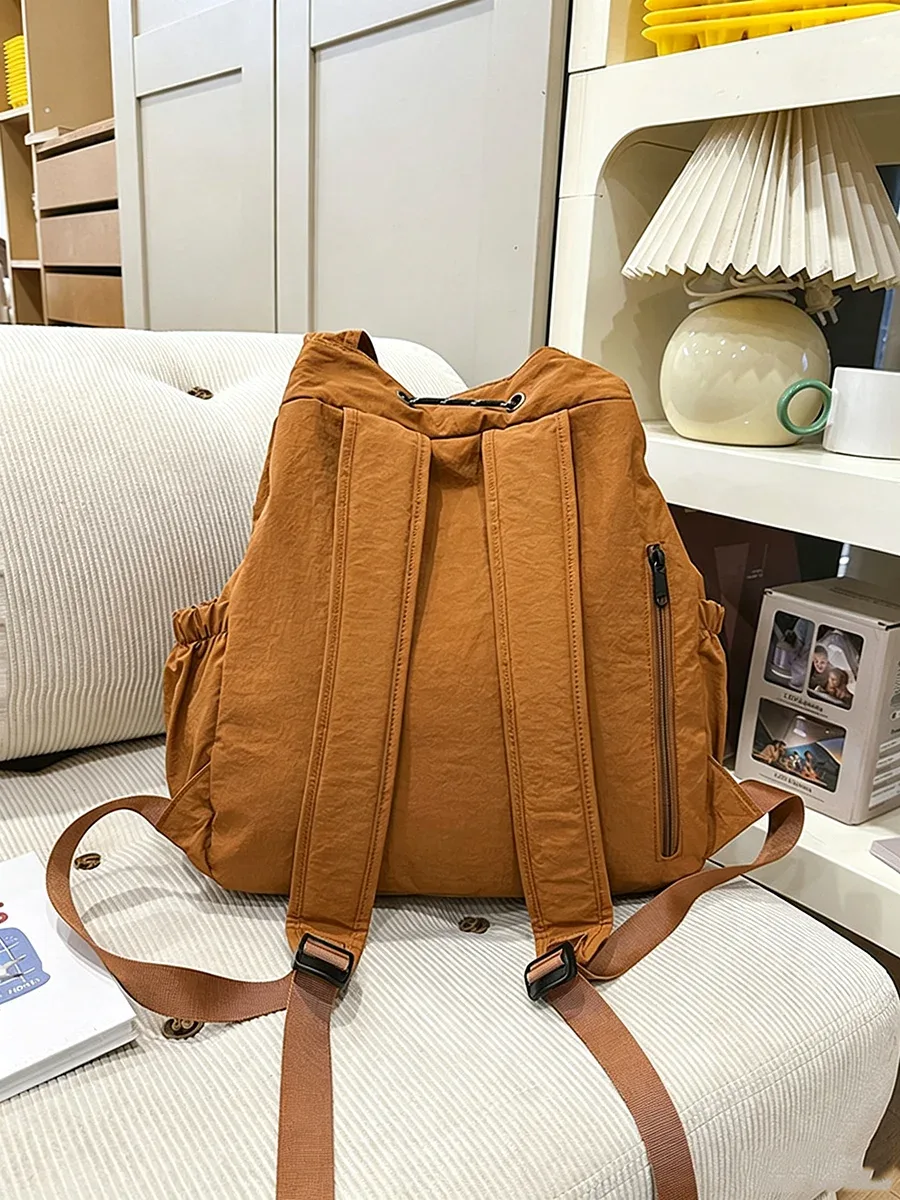 sac à dos de voyage 2-en-1 pour femmes, léger, de style coréen, décontracté, sac à bandoulière multifonctionnel avec cordon de serrage pour étudiantes.