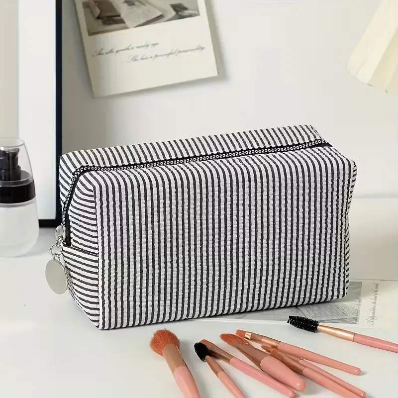【nom personnalisé】trousse de toilette de voyage rayée, trousse à maquillage zippée - broderie de nom personnalisée, sac de rangement cosmétique portable en polyester, adapté pour les voyages, l'école, le dortoir ou la maison, un indispensable pour le dortoir |     design amusant |     fermeture éclair durable, trousse de toilette de voyage