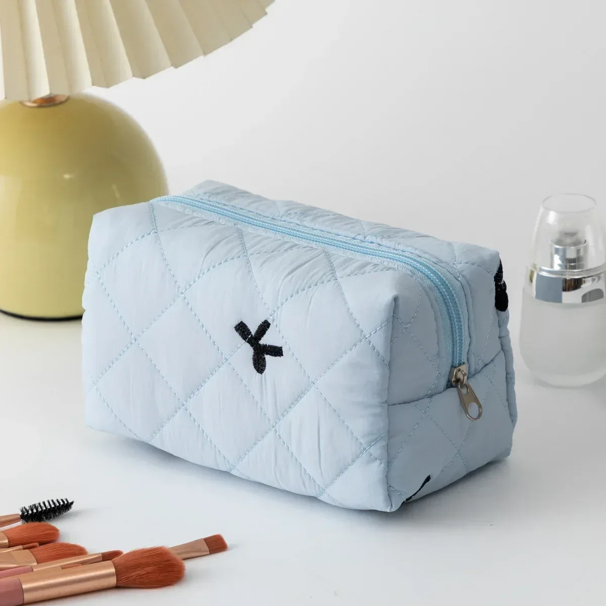 trousse de maquillage brodée avec nœud pour femmes, sac de rangement de voyage de grande capacité pour cosmétiques et articles de toilette