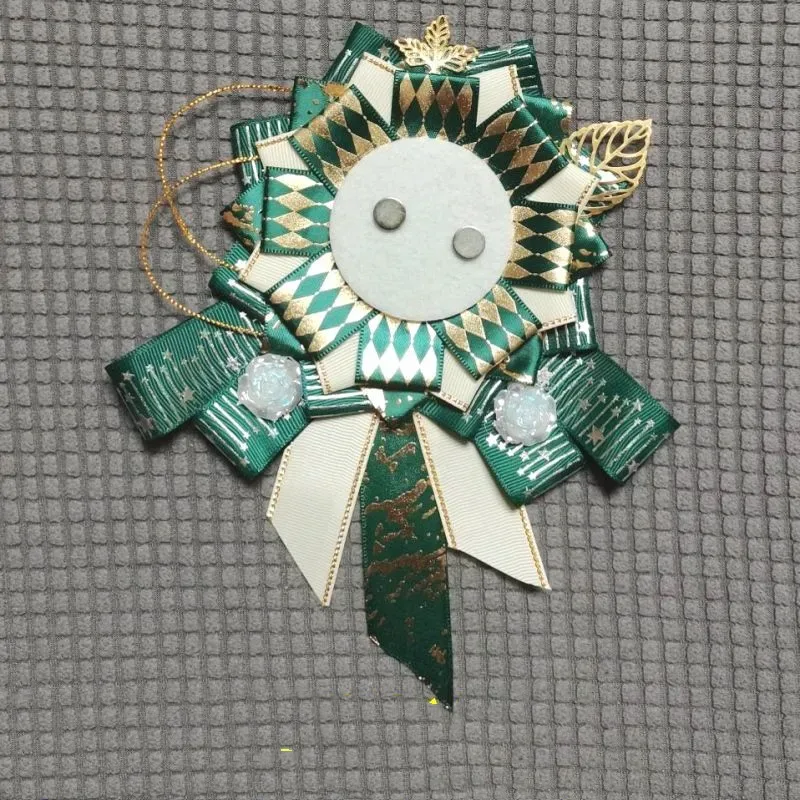accessoires de luxe pour sacs ita. badge artisanal, décoration en ruban et rosette. sac à dos lolita avec porte-gadget en soie