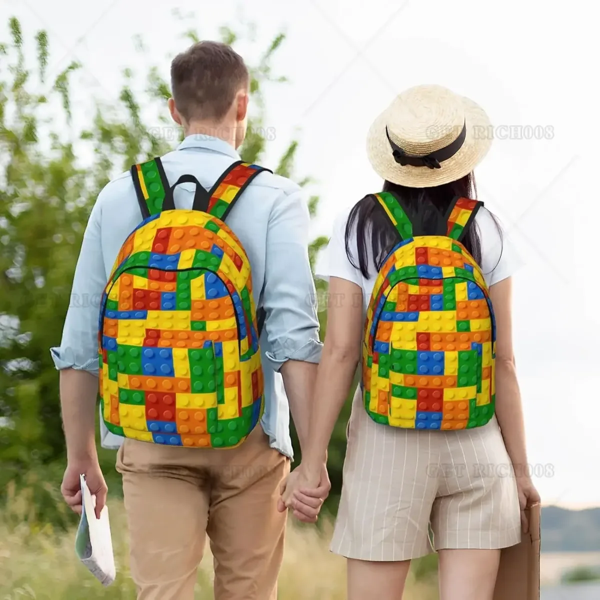 sac dos polyester motif carrés couleurs rouges jaunes verts bleus oranges poignées noires format 16 pouces usage voyage camping