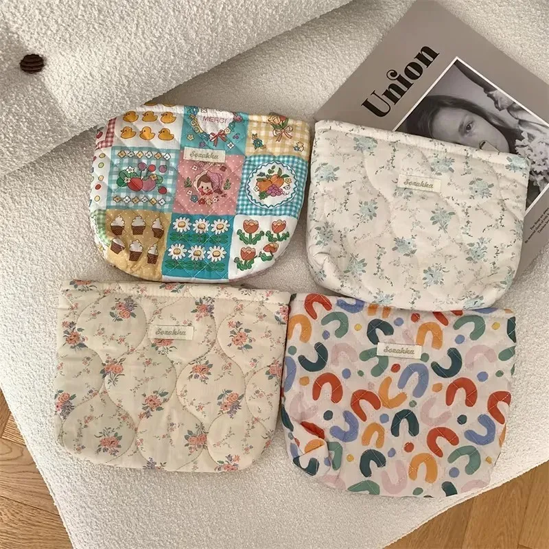 Nouveau sac de rangement de fleurs de dessin animé en coton matelassé de grande capacité-sac de toilette de soins de la peau de cosmétiques mignon et Portable