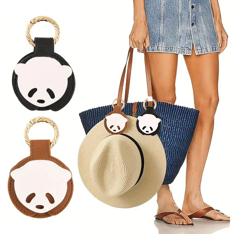 pince chapeau motif panda noir blanc cuir synthétique cordelette dorée ornamentation voyage mode accessoire tête fixation chapeau extérieur