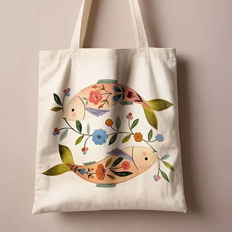 sac fourre-tout en forme de poisson koi aquarelle, motif artistique de poisson basse avec détails floraux, sac à bandoulière léger, adapté à la nature et à l'art