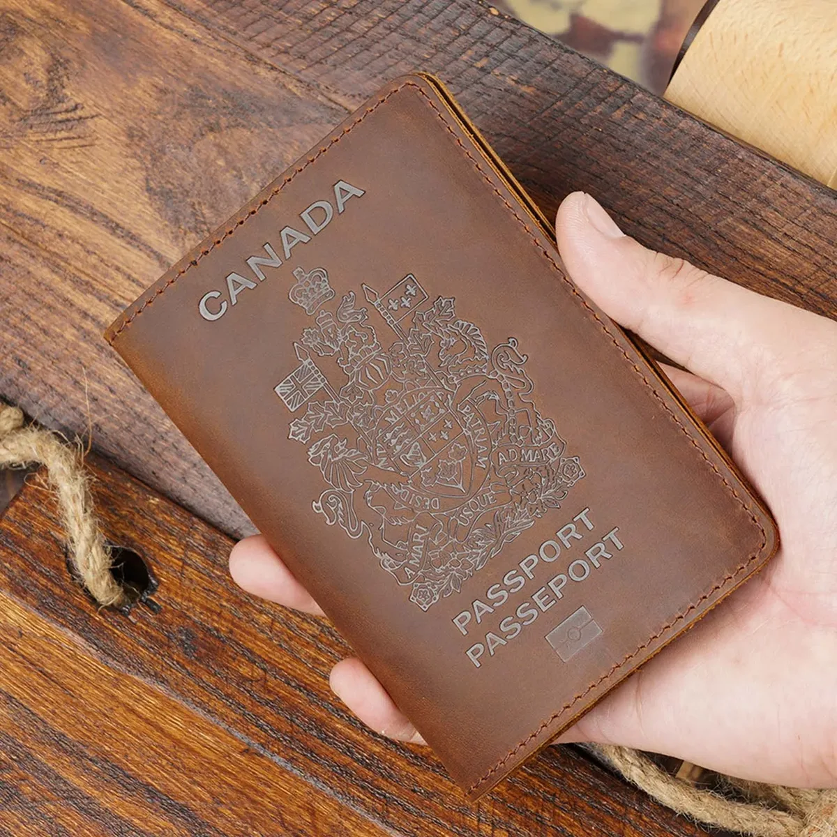 AIGUONIU beaucoup de couleurs Stock Vintage Crazy Horse cuir Canada porte-passeport en cuir véritable passeport housse pour hommes femmes