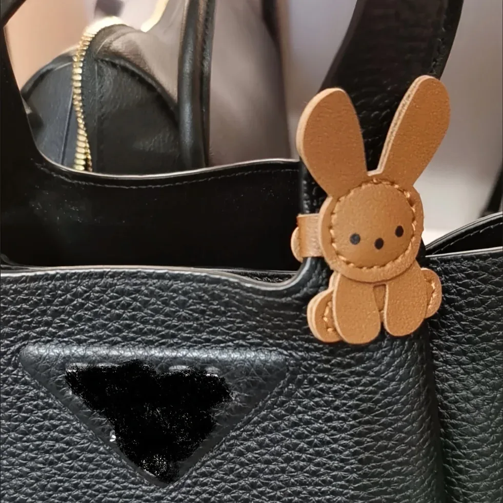 figurine lapin blanc simili cuir motif texturé poignée sac cintre sac léger accessoire voyage