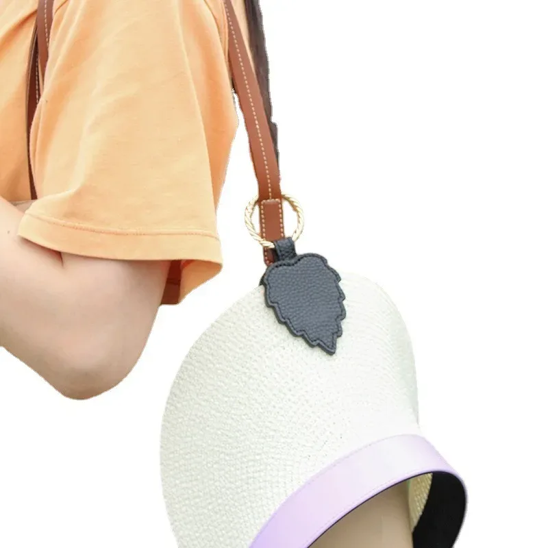 pince à chapeau en cuir pu pour femme, artefact magnétique portable, crochet de sac à dos, rangement d'accessoires pendentif, nom personnalisé, mode