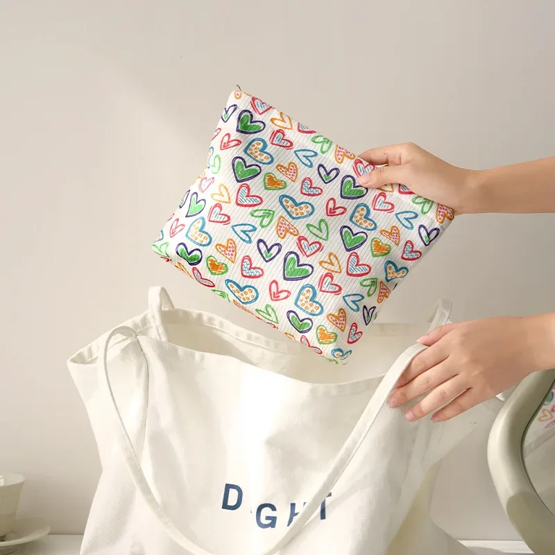 pochette de maquillage en velours côtelé à motif cœur, légère, avec fermeture éclair, multifonctionnelle, pour accessoires de toilette, sac de rangement