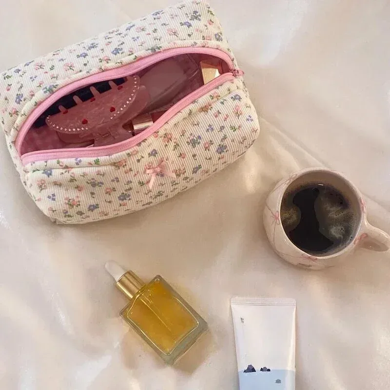 trousse de maquillage florale matelassurera avec fermeture éclair, trousse de toilette à imprimé floral mignon, trousse de rangement pour pinceaux de maquillage, trousse à cosmétiques de grande capacité