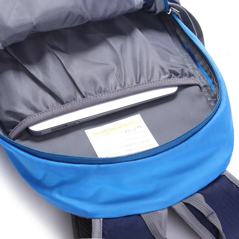 sac dos polyester noir bleu beige hiking randonnée extérieur 20 35 litres bandoulière arquée poche ouvrante jacquard informatique
