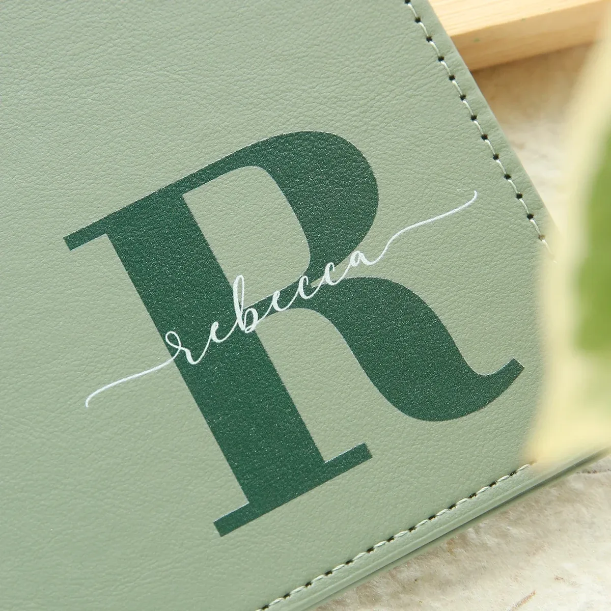 housse de passeport personnalisée avec nom et initiales, porte-passeport chic personnalisé, cadeau de voyage unique pour mariage, anniversaire, accessoires