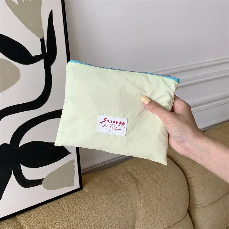 sacs de maquillage monochromes, rouge à lèvres cosmétique simple coréen, sac de rangement pour serviettes hygiéniques, étui à crayons pour étudiants, sacs d'évaluation poudres