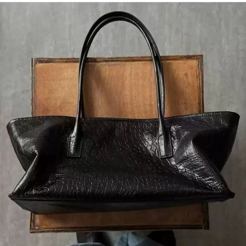 sac fourre-tout noir rétro pour femmes, en similicuir gaufré façon crocodile, grande capacité, sac à bandoulière, sac à main polyvalent pour femmes, idéal pour les trajets quotidiens.