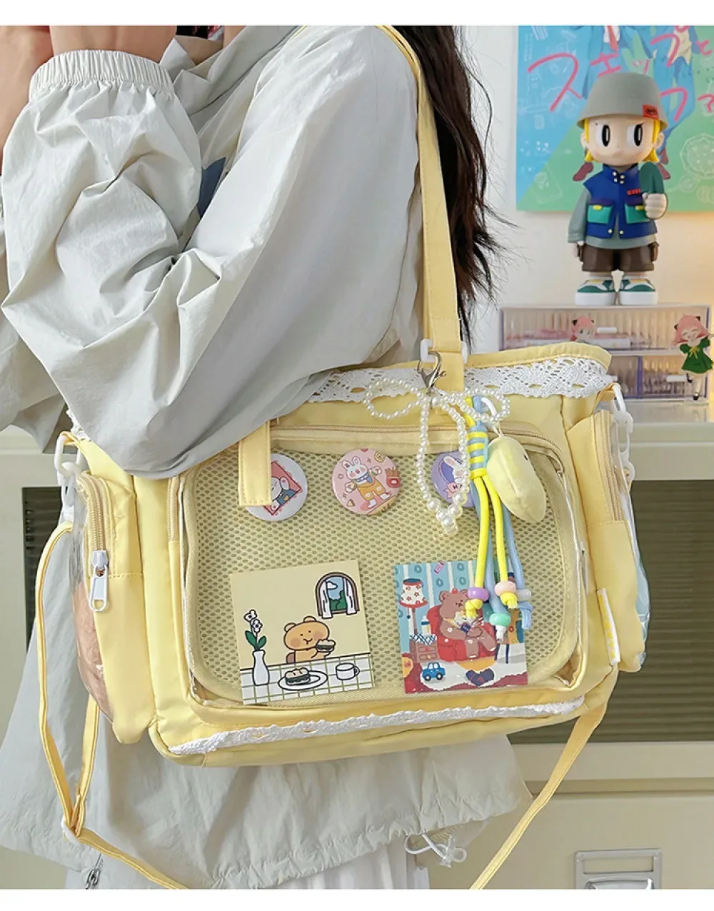 sac fourre-tout ita bag kawaii jaune en dentelle, grande capacité, avec fenêtre transparente pour l'affichage des badges anime, sac à bandoulière lolita mignon pour com