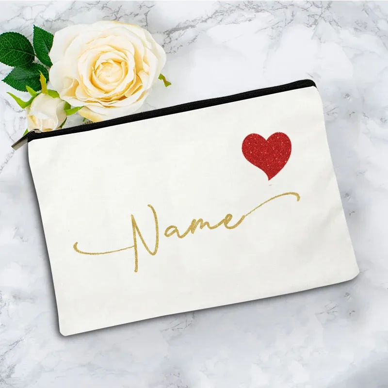 trousse de maquillage personnalisée avec nom en forme de cœur, sac de rangement pour articles de toilette pour femme, trousse à cosmétiques, cadeau de fête pour enseignant