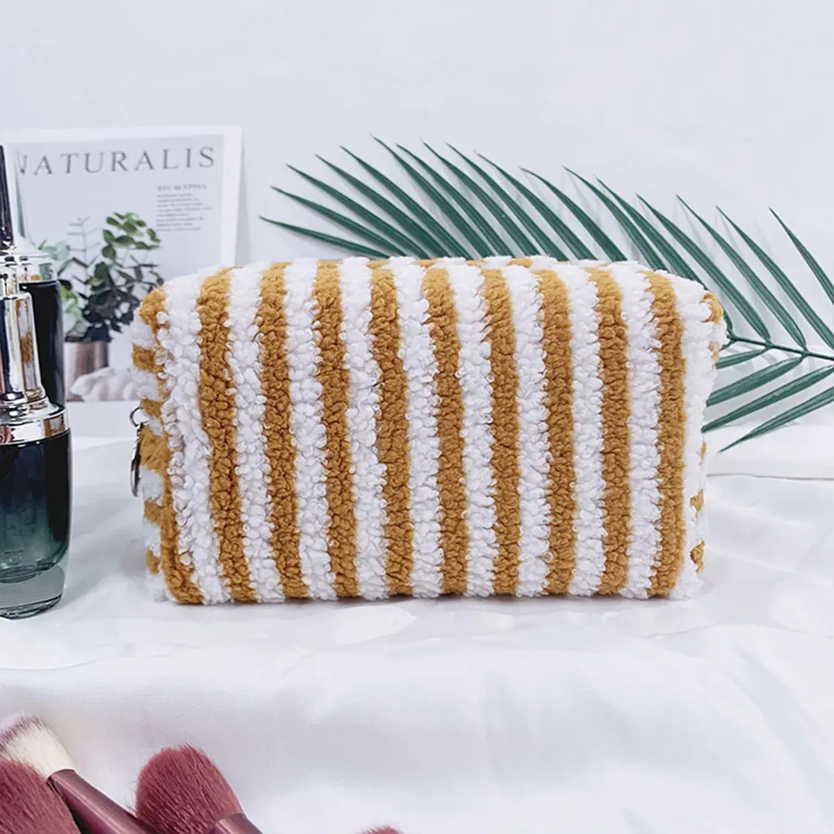 pochette de maquillage personnalisée brodée en seersucker, grande pochette cosmétique rayée matelassée, organiseur de toilette de voyage, cadeau de mariage pour demoiselle d'honneur
