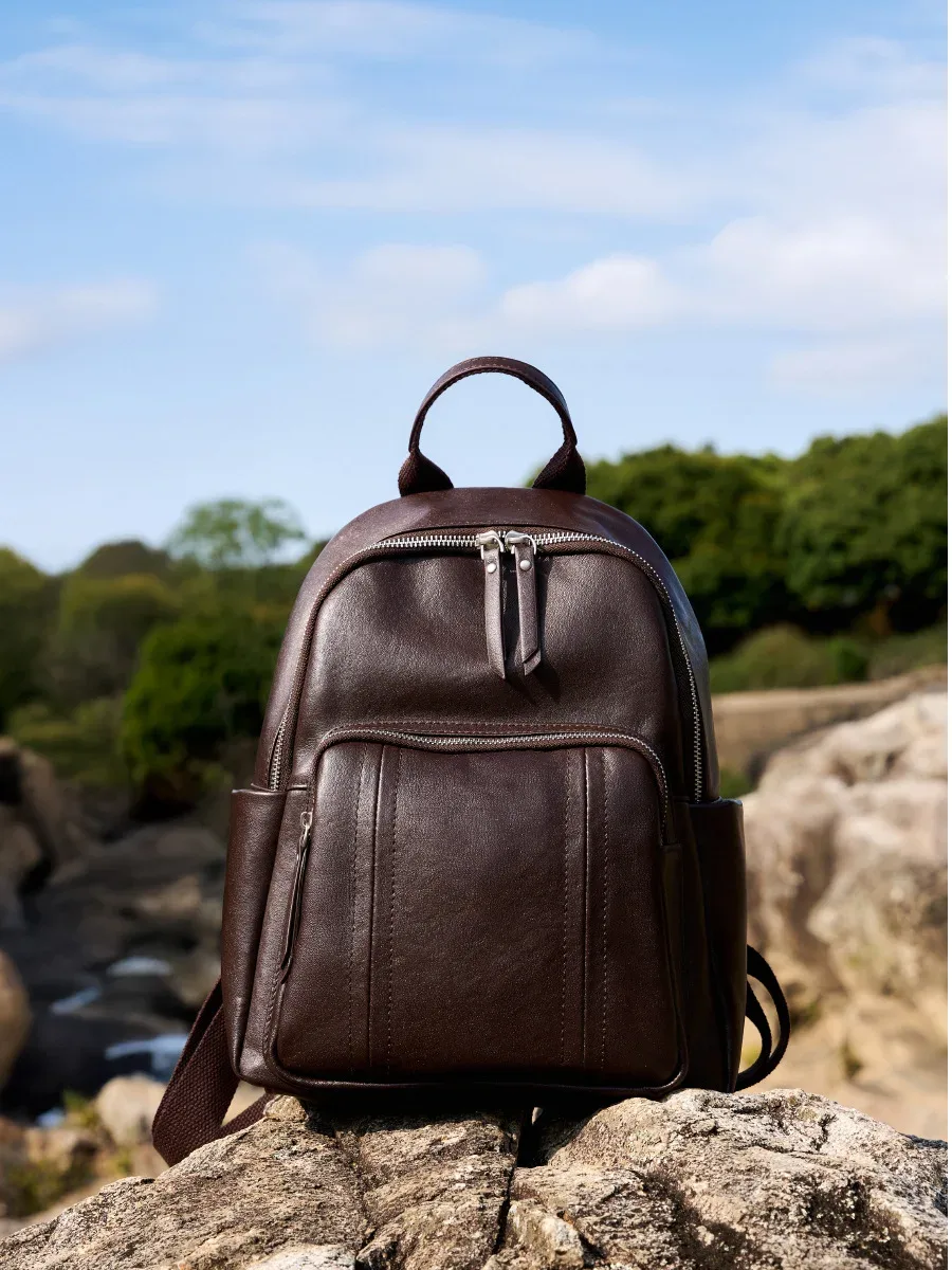 sac dos cuir vache marron noir femme voyage compartiment imperméable poche latérale zippée courbe dos décontracté