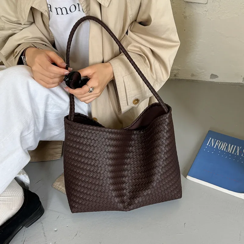 sacs à bandoulière tissés de luxe, nouvelle collection automne 2026, sacs seau en pu grande capacité, sacs fourre-tout vintage pour femmes pour le quotidien