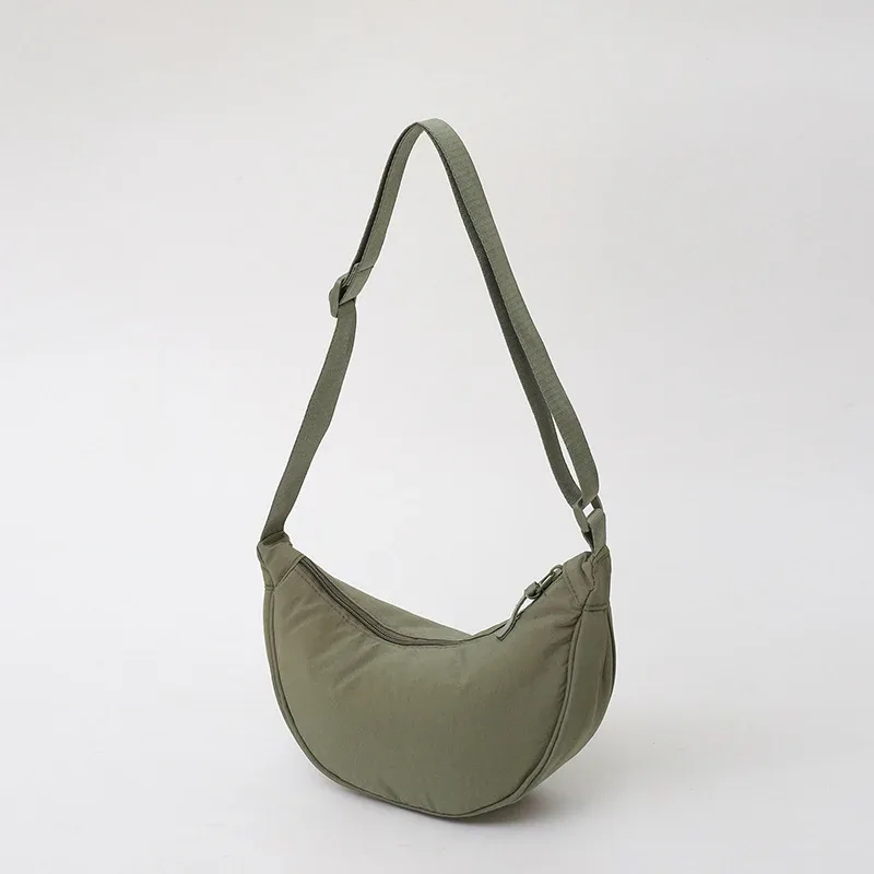 sac bandoulière polyvalent en nylon léger, durable et élégant, disponible en plus de 20 couleurs vibrantes pour un usage quotidien, les voyages et les sorties.