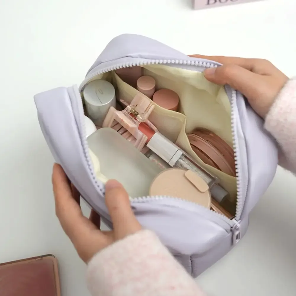 trousse de maquillage matelassée grande capacité couleur unie, sac de voyage doux et moelleux avec fermeture éclair pour soins de la peau