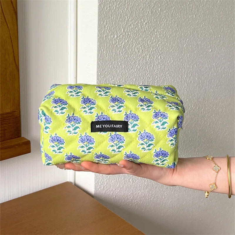 trousse de maquillage florale matelassée grande capacité, pochette de rangement de voyage, organisateur de toilette, sac à main portable, étui cosmétique doux et mignon