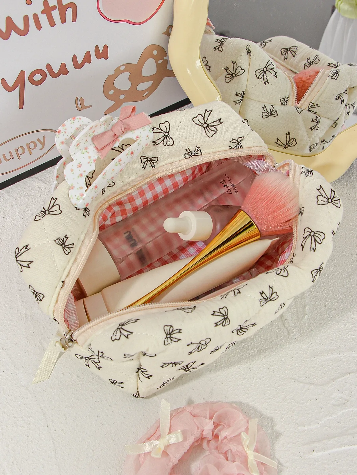 trousse polyester papillons couleurs fond beige voyage maquillage cosmétiques toile douce ovale glissière dorée