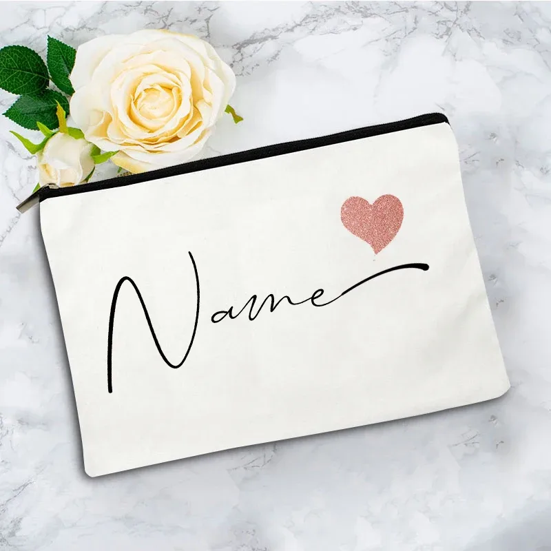 trousse de maquillage personnalisée avec nom en forme de cœur, sac de rangement pour articles de toilette pour femme, trousse à cosmétiques, cadeau de fête pour enseignant