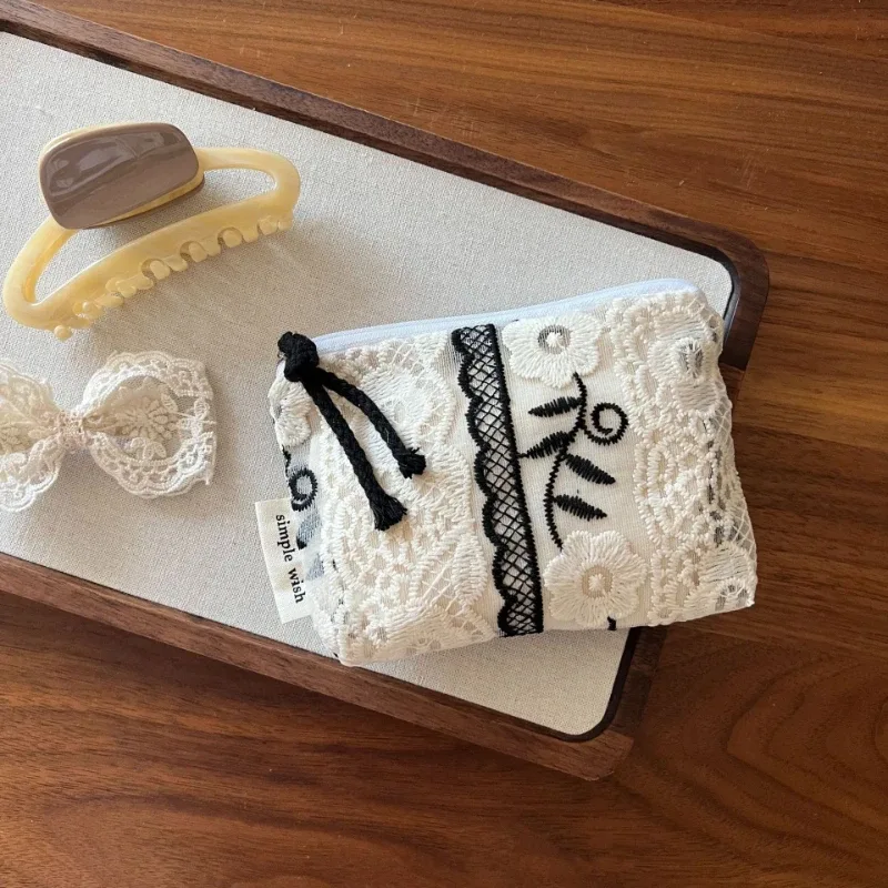 mini sac de maquillage rétro brodé en dentelle pour femmes, porte-monnaie portable, portefeuille, sac de rangement de cosmétiques et de rouge à lèvres, sac de rangement de cosmétiques