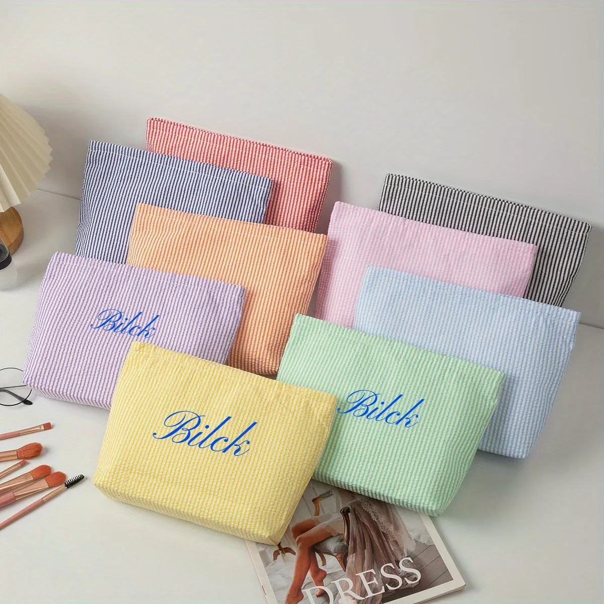sac de maquillage à rayures avec nom brodé, sac de lavage de grande capacité, sac de rangement approprié pour la beauté et les petits articles quotidiens, cadeaux parfaits