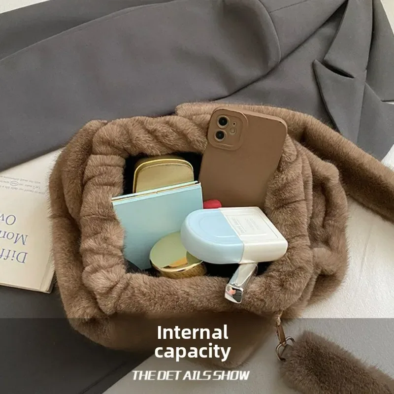 pochette supérieure à texture polyvalente et confortable pour femmes, sac à bandoulière nuage moelleux d'hiver, sac de rangement rétro en fourrure pour les déplacements