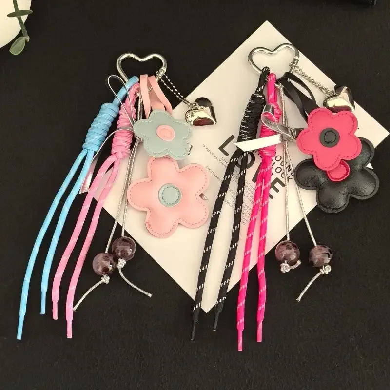 joli porte-clés et breloque de sac en cuir pu motif fleur et cœur, pendentif de sac bohème pour femme, accessoire esthétique pour sacs fourre-tout