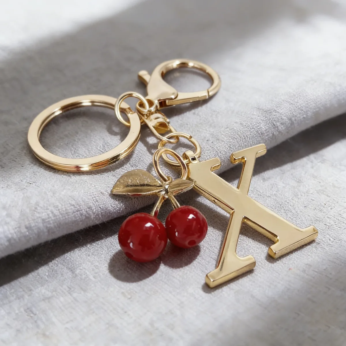 porte-clés élégant en or de qualité supérieure, pendentif 3d alphabet a-z, accessoire cœur rouge, anneau de porte-clés argenté tendance, pour sac/ordinateur portable