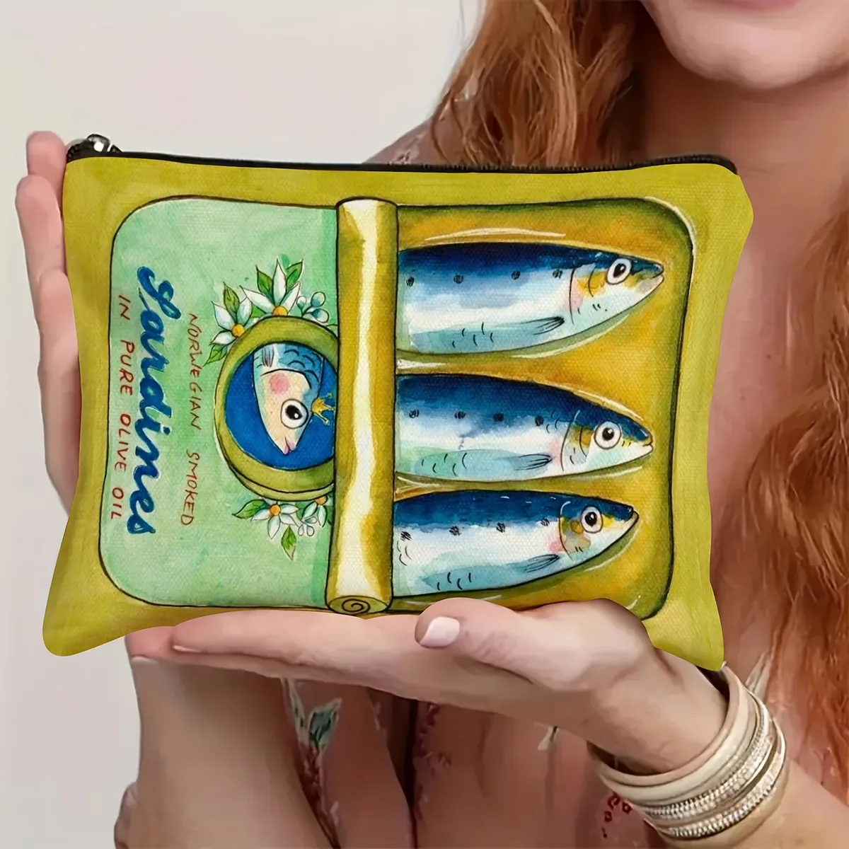 trousse à cosmétiques vintage sardine – jaune avec sardines bleues et fond vert, mini pochette élégante à fermeture éclair pour le maquillage