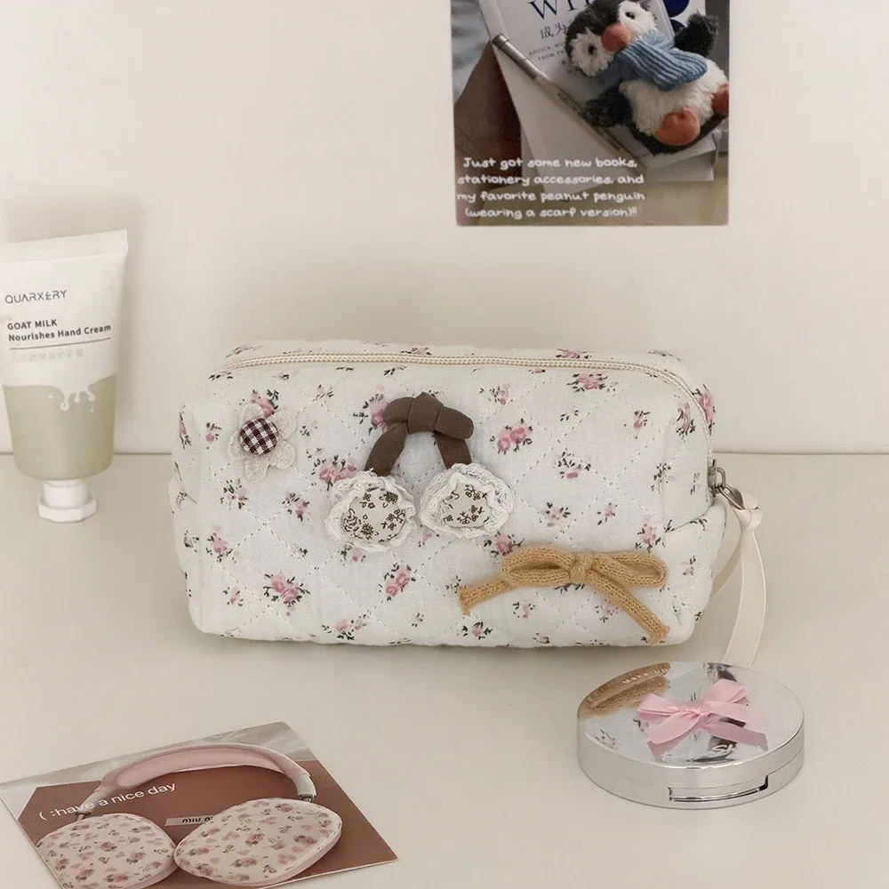 trousse de maquillage matelassée vintage à motifs floraux airfriend pour femme, grande capacité, portable, avec nœud, en coton, organisateur cosmétique pour voyage, vente en gros