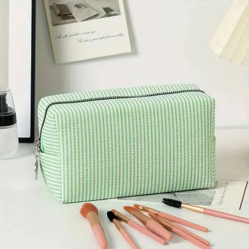 【nom personnalisé】trousse de toilette de voyage rayée, trousse à maquillage zippée - broderie de nom personnalisée, sac de rangement cosmétique portable en polyester, adapté pour les voyages, l'école, le dortoir ou la maison, un indispensable pour le dortoir |     design amusant |     fermeture éclair durable, trousse de toilette de voyage