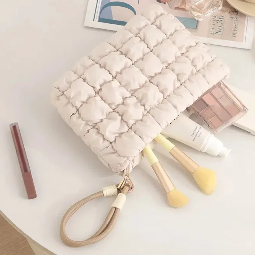 sac de maquillage matelassé bouffant mignon, sac à cosmétiques pour femmes et filles, pochette de toilette de voyage bouffante, sac à fermeture éclair à carreaux, sac de rangement de maquillage