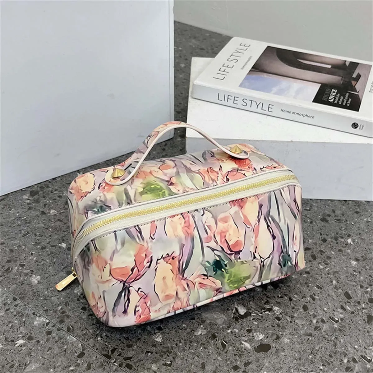 sac de maquillage en cuir pu, nouveau sac à main portable de grande capacité, haut niveau d'apparence, graffiti, sac de rangement de maquillage pratique de voyage