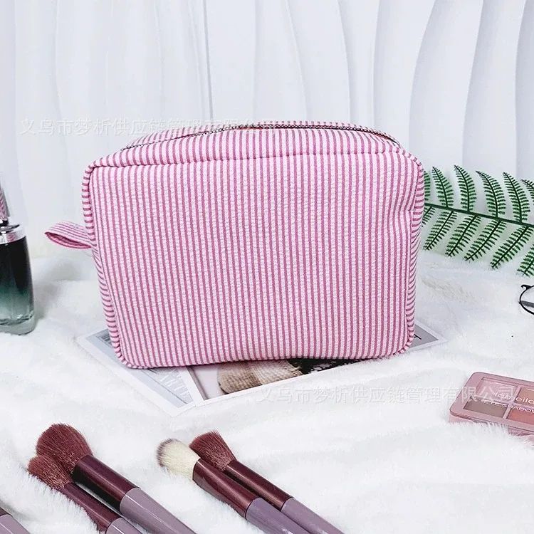 trousse de maquillage avec nom personnalisé, trousse de toilette brodée personnalisée pour cadeau de mariage, sac de rangement pour cadeaux de demoiselle d'honneur, sac à cosmétiques tendance 2025