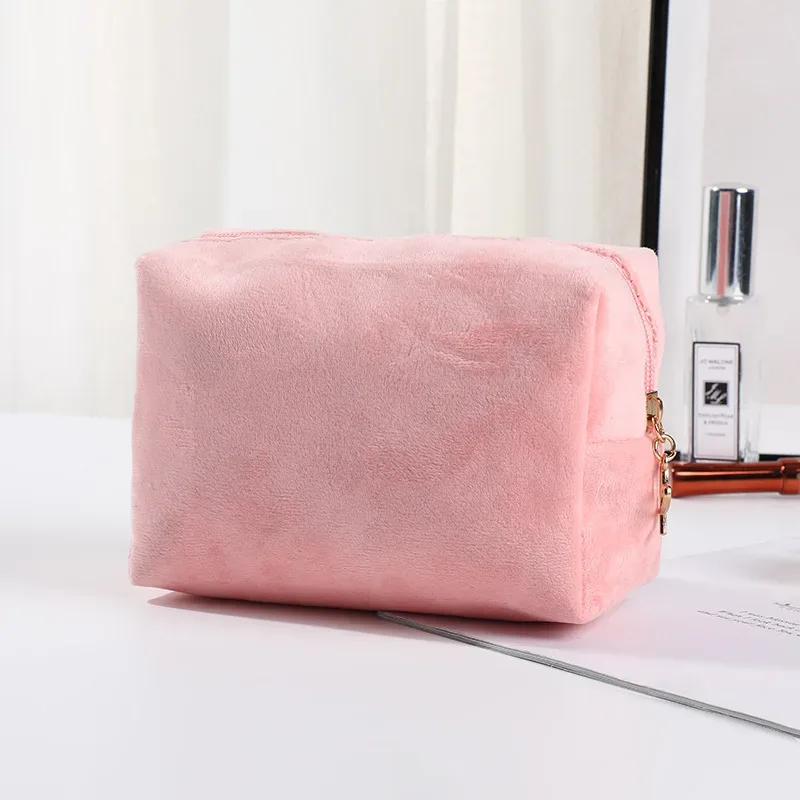 trousse de maquillage de demoiselle d'honneur brodée personnalisée, sac de rangement en velours personnalisé, cadeau d'anniversaire de mariage, trousse de toilette de voyage avec logo personnalisé