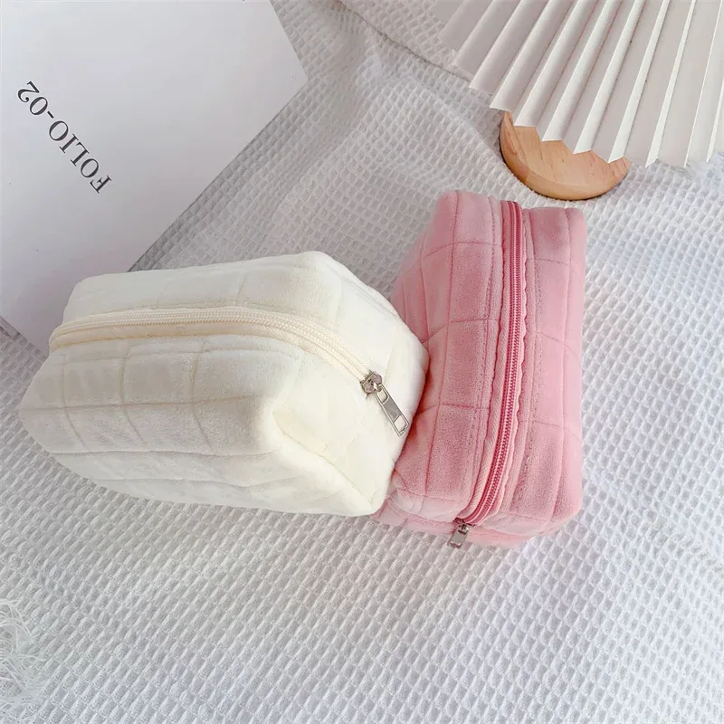 trousse de maquillage en peluche mignonne pour femmes, petits sacs à cosmétiques portables de voyage, trousse de toilette à fermeture éclair de couleur unie, pochette de lavage, sacs de rangement