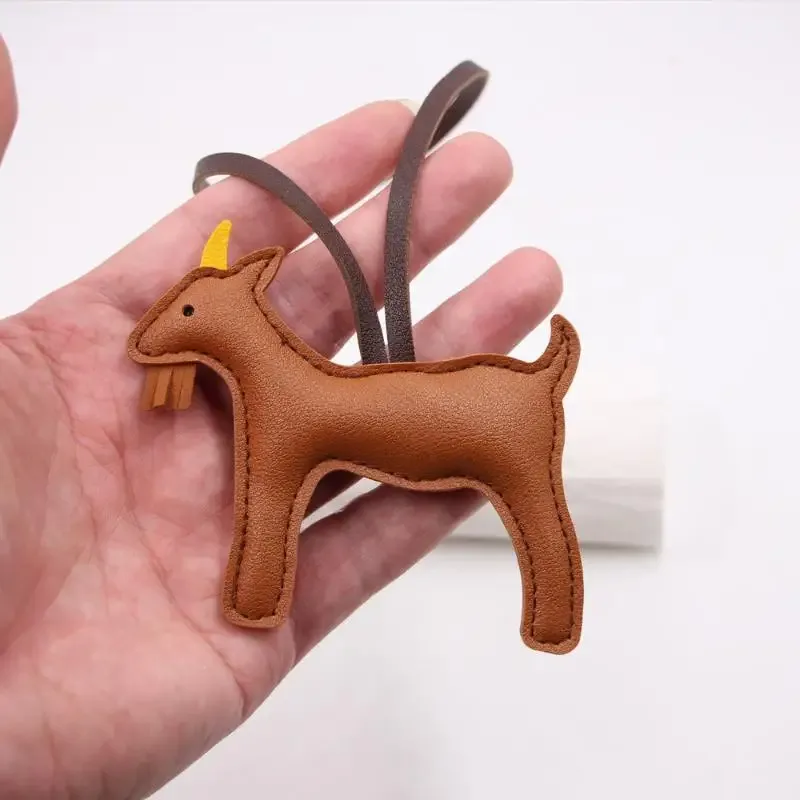 pendentif en cuir pu en forme de chèvre pour décorer sacs à main, sacs à dos et porte-clés