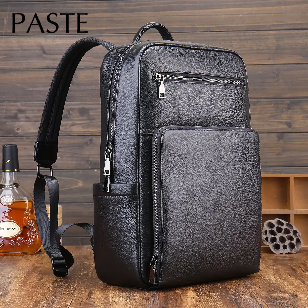 sac dos cuir vache noir grained texture bandoulière arquée compartiment ordinateur portable polyester polyaine grand capacité voyage affaires